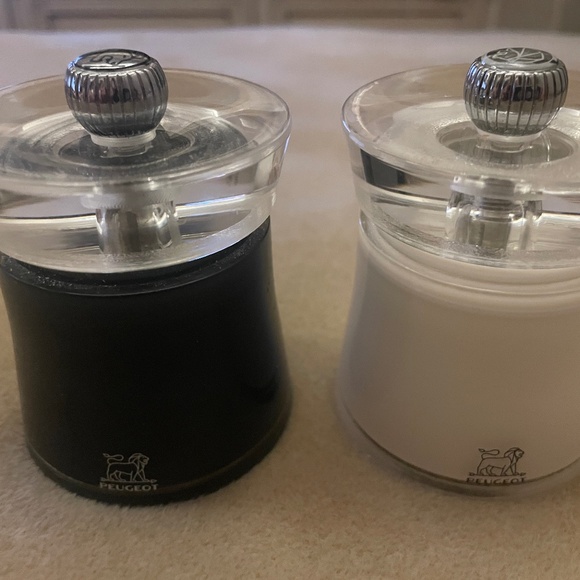 Set of 2 Peugeot Bali Manual Pepper & Salt Mills/Grinders Black & White 3" - Picture 1 of 7